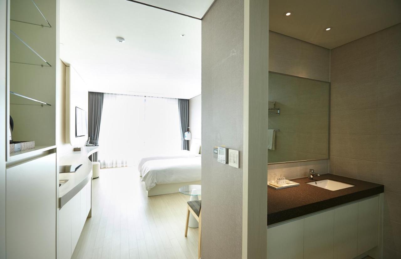 Pyeongchang The White Hotel Экстерьер фото