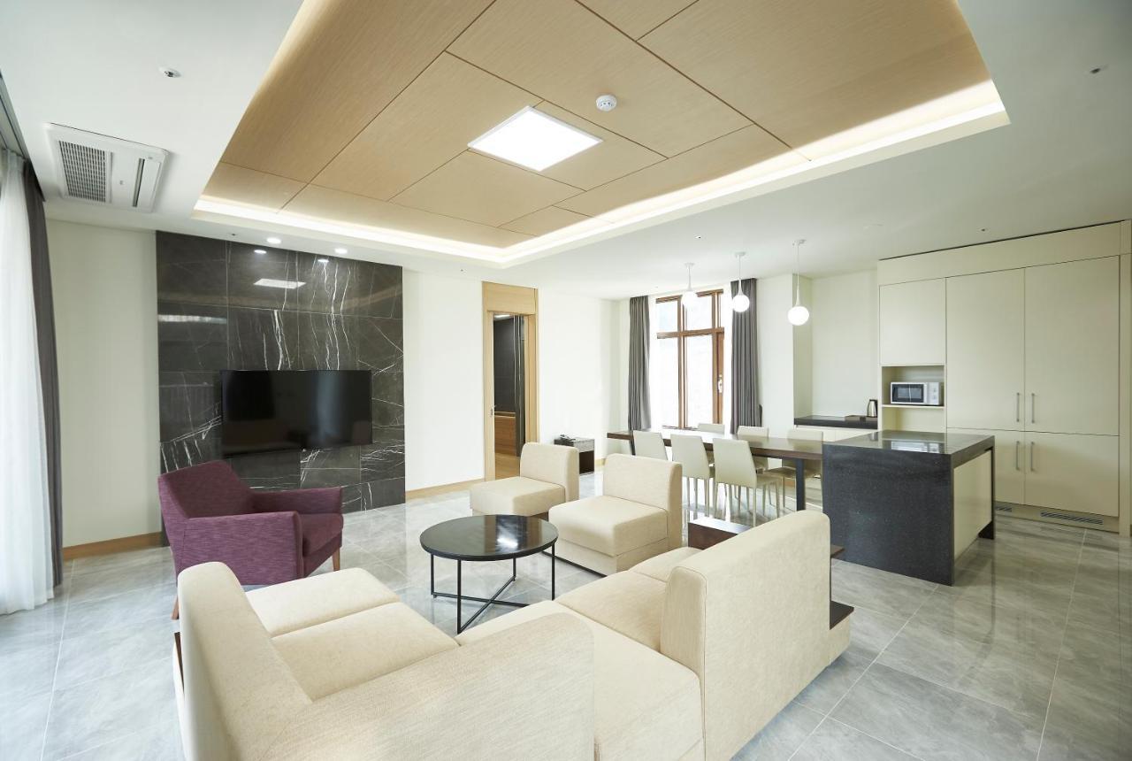 Pyeongchang The White Hotel Экстерьер фото