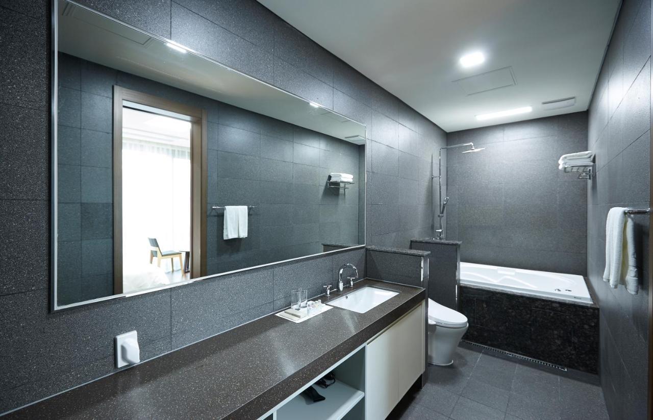 Pyeongchang The White Hotel Экстерьер фото