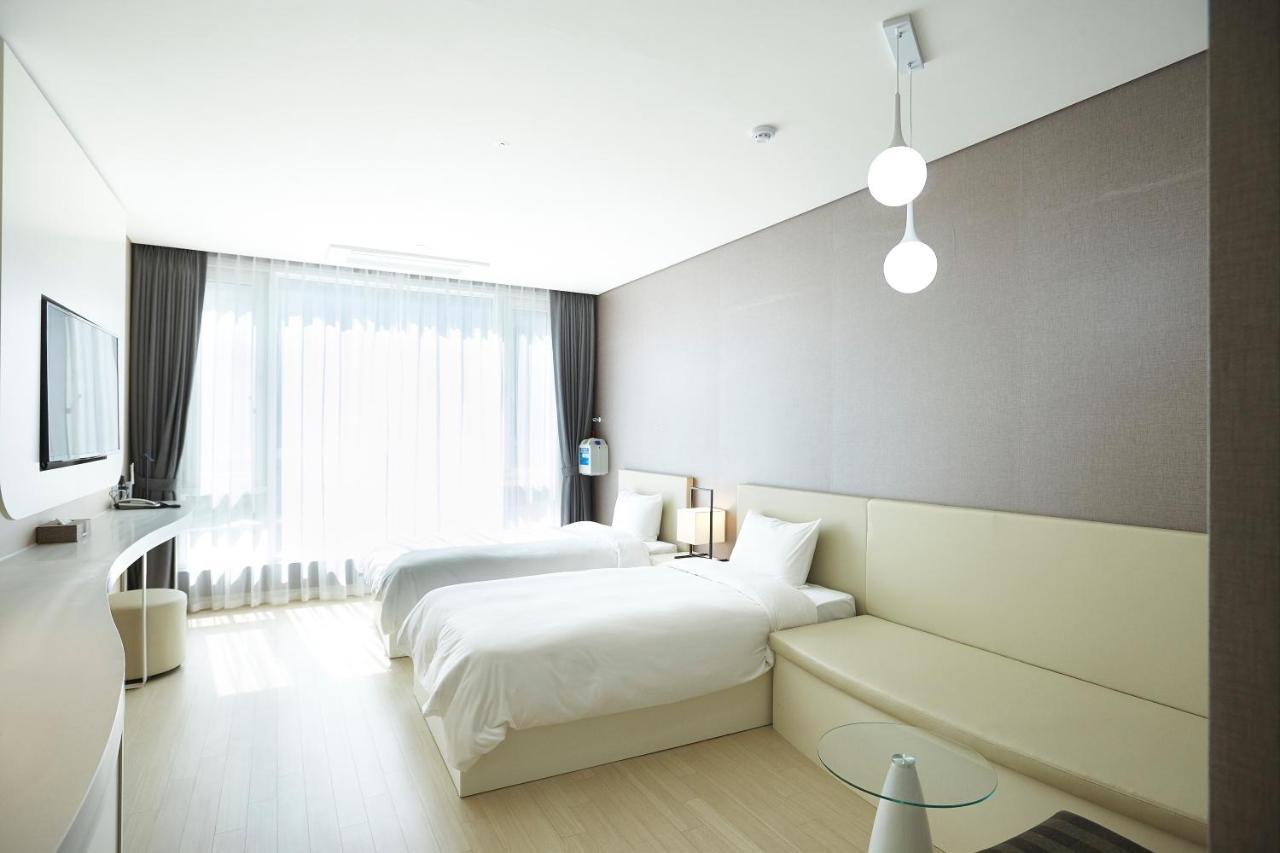 Pyeongchang The White Hotel Экстерьер фото