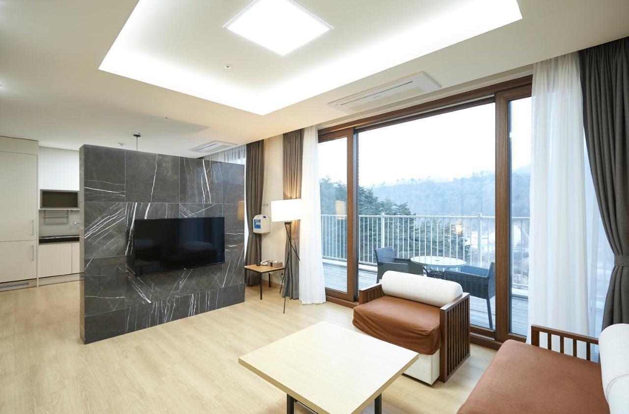 Pyeongchang The White Hotel Экстерьер фото