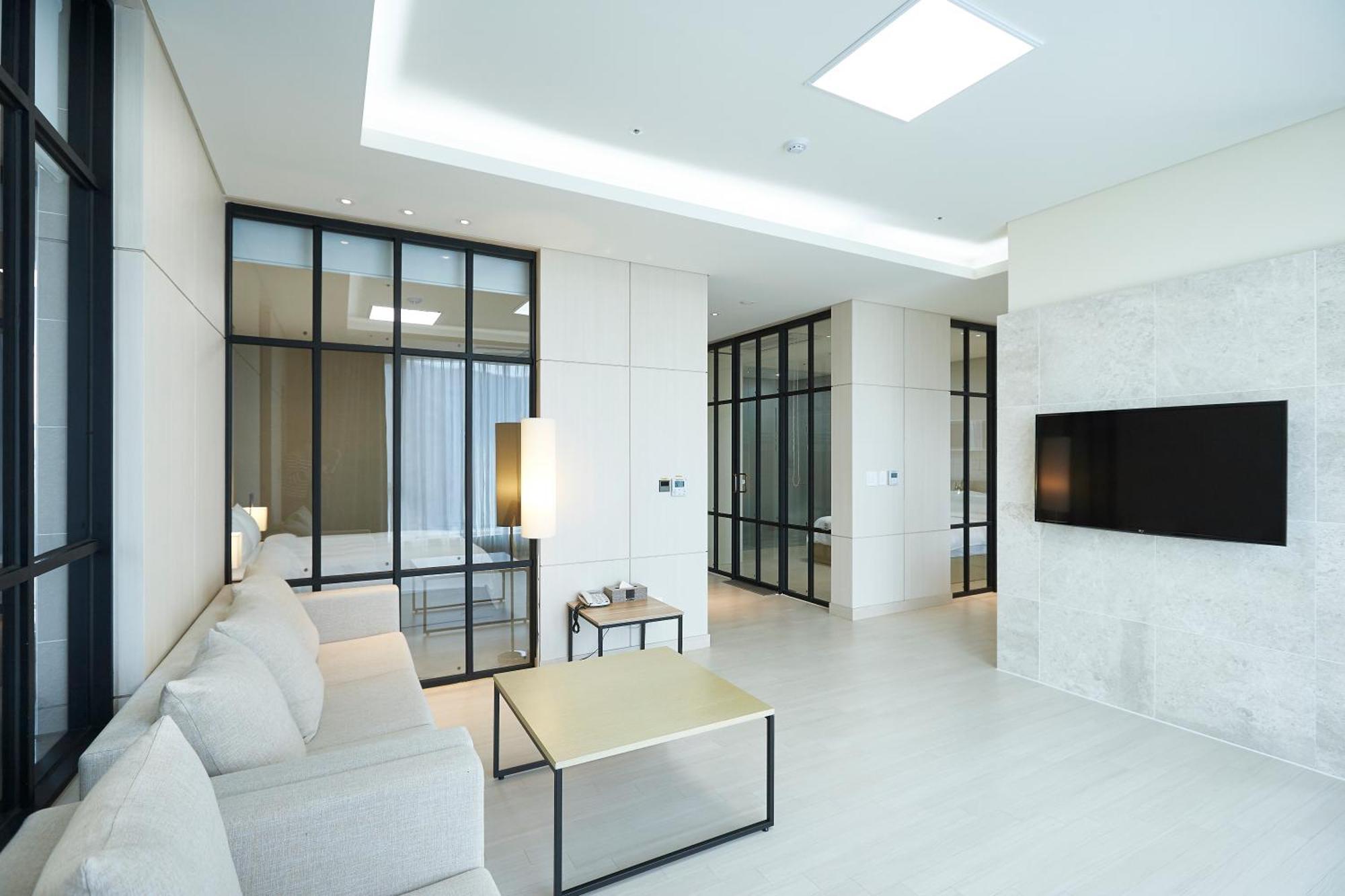 Pyeongchang The White Hotel Экстерьер фото
