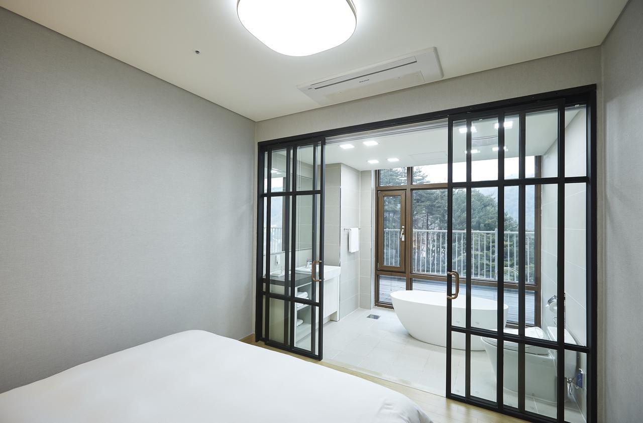 Pyeongchang The White Hotel Экстерьер фото